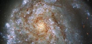 Телескоп Хаббл обнаружил удивительную деформированную галактику