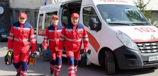 В Минздраве пообещали поднять зарплаты врачам и водителям 