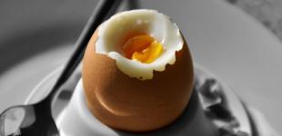 Цю грубу помилку при варінні яєць допускають майже всі