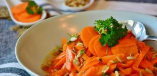 Готуємо моркву для салату як в ресторанах: спосіб, після якого ви перестанете варити овоч