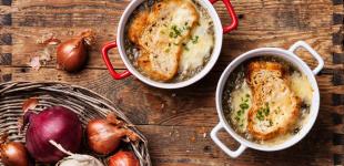 Французький цибулевий суп із грінкою: класичний рецепт