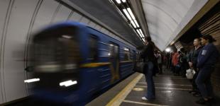 У Києві скорочують комендантську годину і продовжують роботу метро