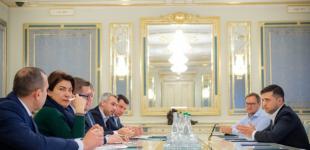 Зеленский потребовал выяснить, кто прослушивал Гончарука