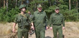 Видим шевеление НАТО: Лукашенко объяснил боевую готовность войск 