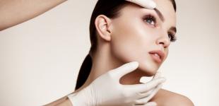 Пластический хирург рассказал о самых популярных среди украинок операциях