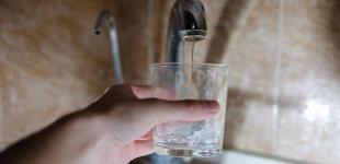 В Україні хочуть двічі підіймати тарифи на воду у 2023 році: яких областей це торкнеться