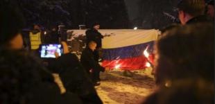 Росія істерично вимагає покарати фінів, які на святі незалежності спалили “триколор”