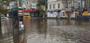 Бердянск накрыл мощный ливень