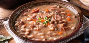 Суп із шинкою та квасолею: рецепт ідеальної зимової страви