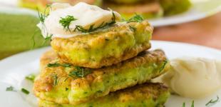 Оладки з кабачків із курячою начинкою: рецепт смачної та корисної страви