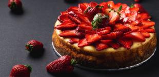 Пиріг із полуницею: найкращий літній рецепт