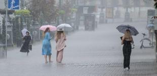 Сильні дощі та град: синоптики попередили про погіршення погоди