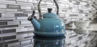 Як позбутися навіть від товстого шару накипу на чайнику: шість перевірених домашніх засобів