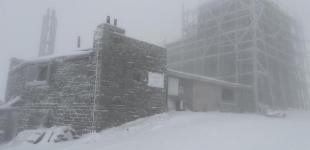 Прийшла справжня зима. Карпати замітає снігом