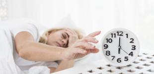 Лікарі категорично забороняють цим людям рано вставати: перевірте, чи ви є в цьому списку