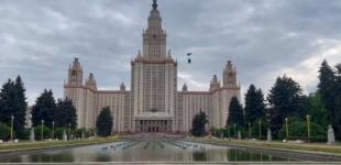 У небо над центром Москви запустили прапор легіону 