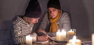 Чи будуть знову відключати світло в Україні: чого очікувати восени та взимку