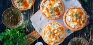 Тарталетки з куркою, грибами та сиром: рецепт смачної та ефектної страви