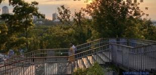 У неділю Україні прогнозують до +30°