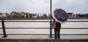 На більшій частині України дощі, місцями сильний вітер: погода на 5 листопада