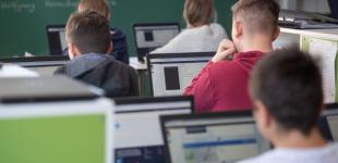 Оновлена інформатика. Українські школярі вивчатимуть ШІ та основи програмування: що відомо