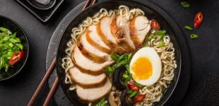 Рамен із куркою-гриль та грибами: простий рецепт смачного супу