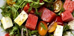 Ідеальний літній салат із кавуна та сиру фета: рецепт від Андрія Величка