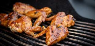 Курячі крильця на мангалі: рецепт для пікніка