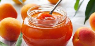 Скільки цукру потрібно на 1 кг ягід чи фруктів для ідеального варення: поради експерта