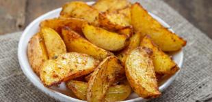 Ароматна картопля, запечена в духовці: найкращий рецепт