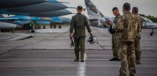 Двоє українських військових пілотів повернулися з полону РФ