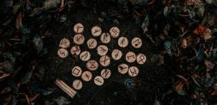 Рунічний гороскоп на 31 грудня 2025 року: Овнам — підсумок, Терезам — гармонія, Рибам — спокійний перехід