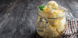 Засолені цвітна капуста та морква: рецепт хрумкої закуски