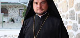 Свидетельствовавший против Новинского священник покидает Украину