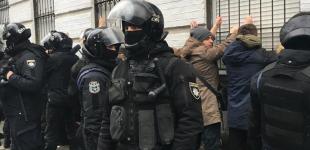 Кто заказал Катю Гандзюк: спецназ Авакова избил активистов, охрана Порошенко порвала плакат