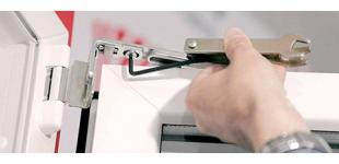 Ремонт или регулировка: что делать, когда возникли проблемы с окнами?