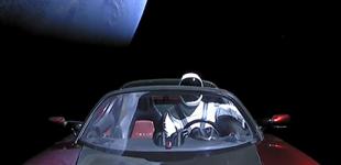 Ученые рассказали, что произойдет с Tesla Маска в космосе