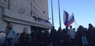 Донецкие сепаратисты захватили ОГА и вывесили над зданием флаги России