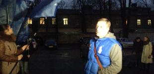 Катеринчук вместе с партийцами пикетируют Окружной админсуд, который не отменяет распоряжение об остановке евроинтеграции Украины