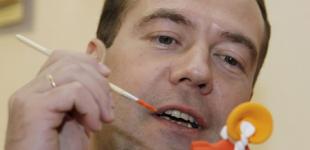Медведев подписал санкции против Украины и требует взыскать 