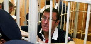 Второй приговор Луценко: трубадур заводил «Вставай, страна огромная», а прокурору кричали «брехун»