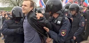 В Петербурге задержаны около 900 протестующих, в Москве - около 750 