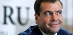 Медведев рассказал Путину, почему поставляет газ боевикам