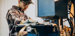 Не лише айтішники: хто в Україні заробляє до 100 тисяч гривень