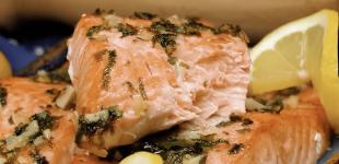 Смажений лосось у часниково-лимонному соусі: напрочуд простий рецепт смачної страви