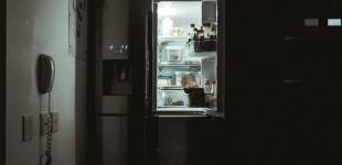 Що зробити, щоб у холодильнику не було смороду й не псувалися продукти, якщо довго немає світла