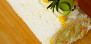 Святковий салат у формі рулета: рецепт оригінальної страви