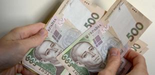 Курс гривні дійшов до 42 за долар: експерт пояснив, чого очікувати далі