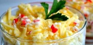 Салат з крабовими паличками без рису: п’ять варіантів страви по-новому