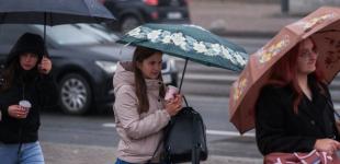 В Україну йдуть дощі, але буде й тепло: кому погода не зіпсує кінець робочого тижня